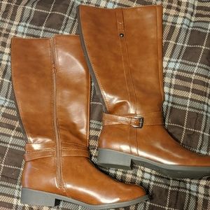 Woman's size 11 boots